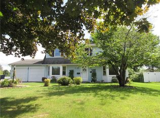 3 Whitney Farms Cir, Fairport, NY 14450