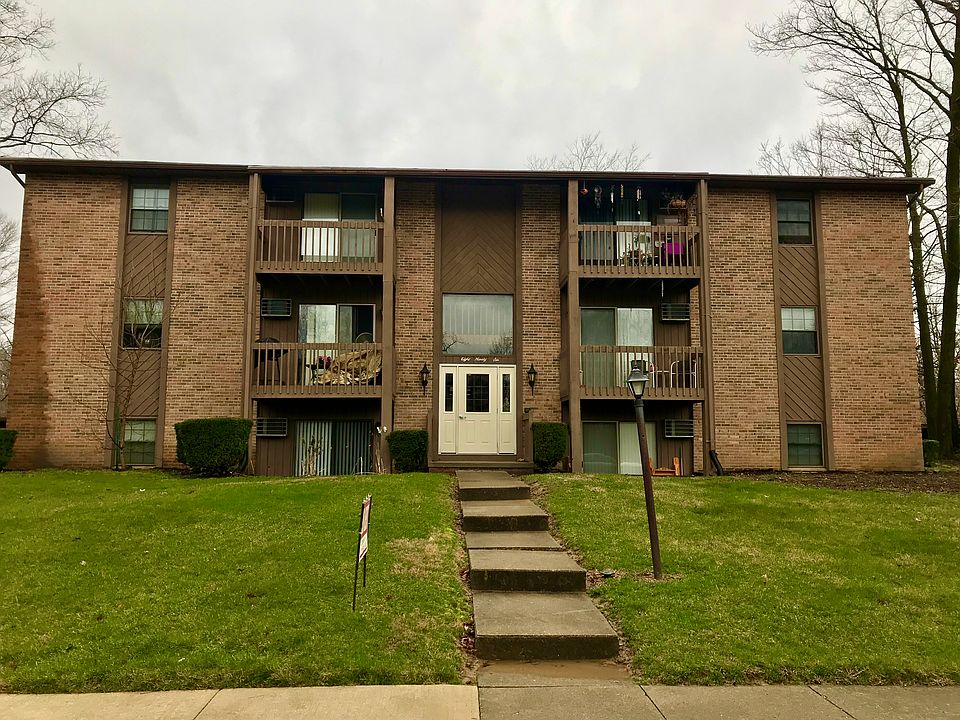 1st image of 896 Brookfield Dr #12