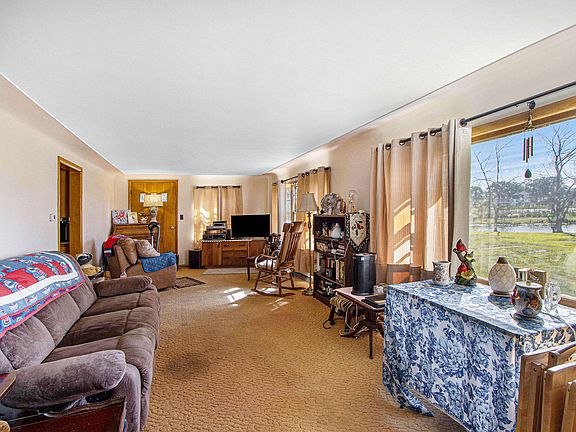 5th image of 532 E Eagle Lake Dr