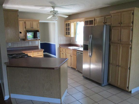4th image of 3402 N Henderson Way
