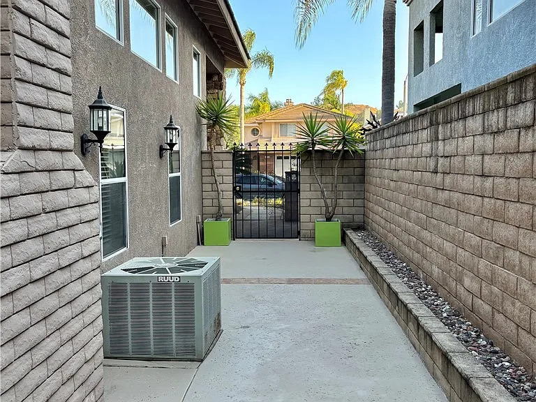 1834 Berryhill Dr — Photo 36