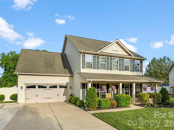 3rd image of 709 Heddington Ct
