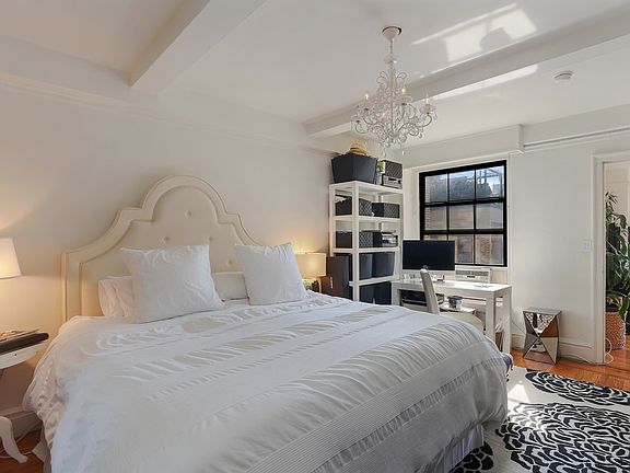 2nd image of 50 W 72nd St APT 1009