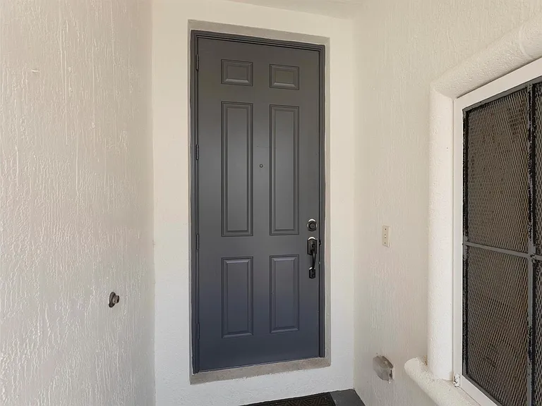 3028 Waterside Cir — Photo 3