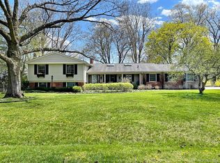 270 Lonesome Oak Dr, Rochester, MI 48306