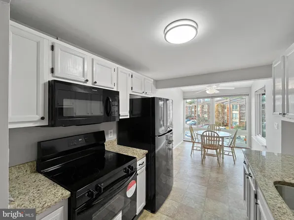 18020 Chalet Dr #17-304, Germantown, MD 20874