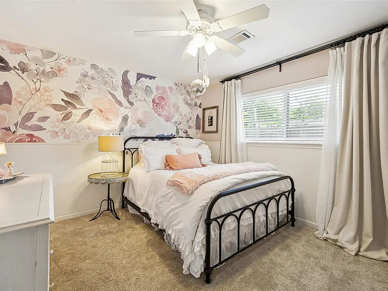 10714 Piping Rock Ln — Photo 32