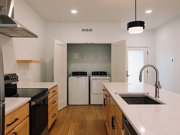 5th image of 521 Toole Ave #102