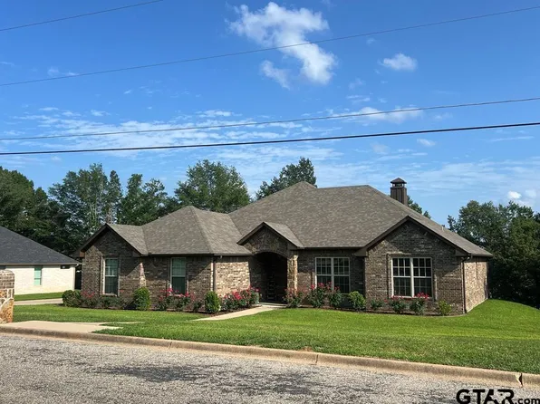 106 Woodgate Dr, Palestine, TX 75801