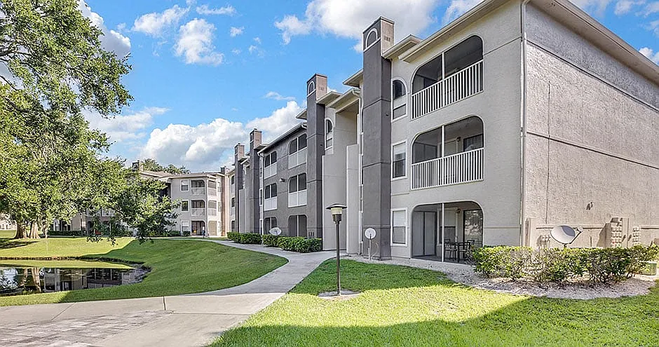 The Summit at Sabal Park Apartments — Photo 1