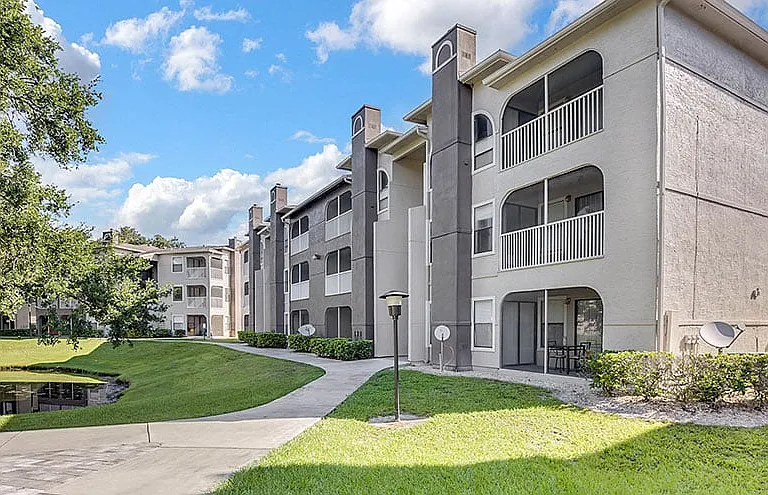 The Summit at Sabal Park Apartments — Photo 1