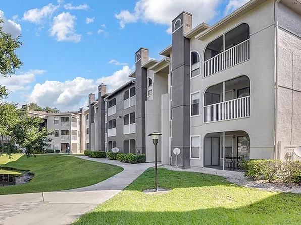 The Summit at Sabal Park Apartments