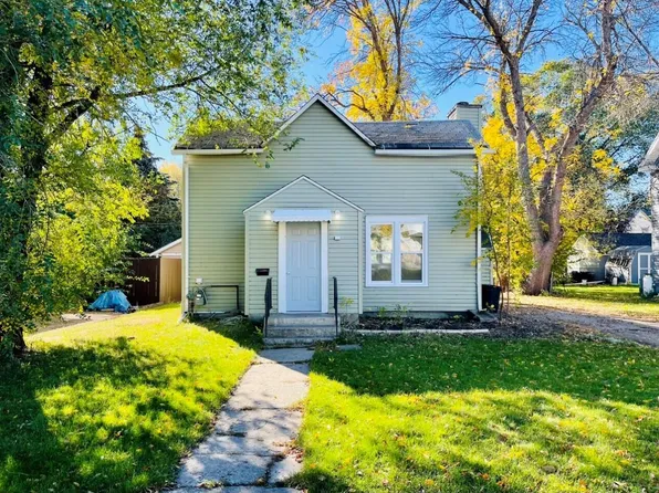 215 9th Ave SW, Aberdeen, SD 57401