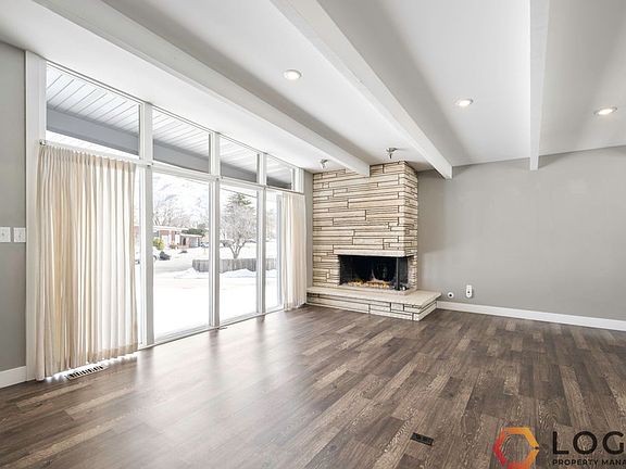 2nd image of 2060 E Castle Hill Ave