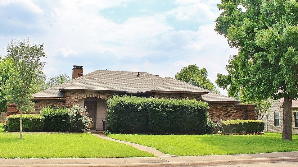 1st image of 913 Manor Dr