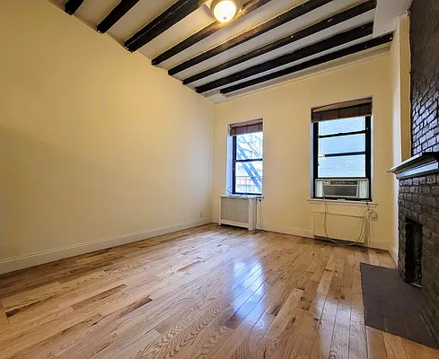 Rented by Gold & Appel Realty Corp | media 7