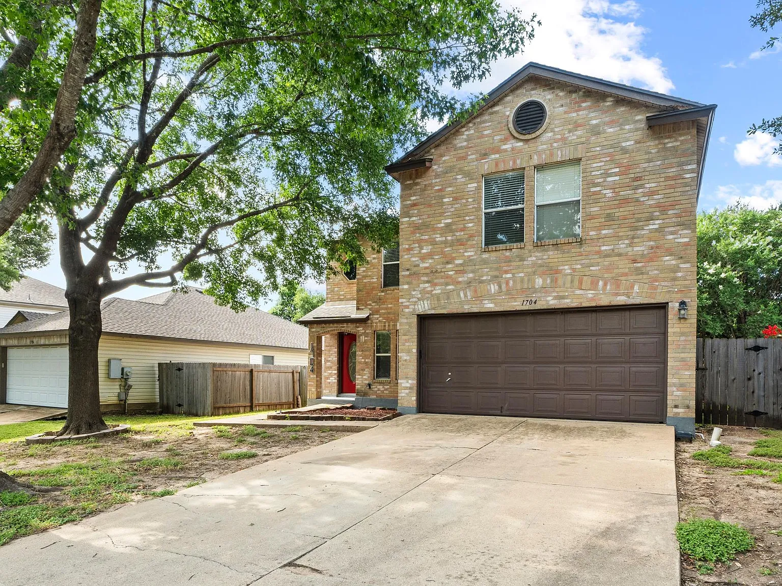 3 bed, 2.5 bath, 2351 sqft, $2,050 — Photo 3