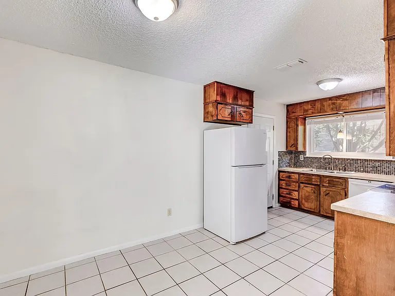 2404 Andover Dr — Photo 11