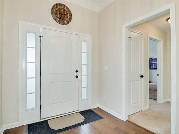 5th image of 3210 Alexandria Dr