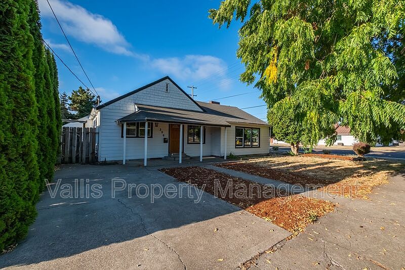 1st image of 396 W Grant St