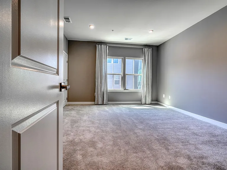6100 Northwest Dr #1 — Photo 47