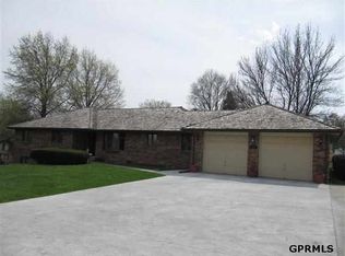 11621 Pacific St, Omaha, NE 68144