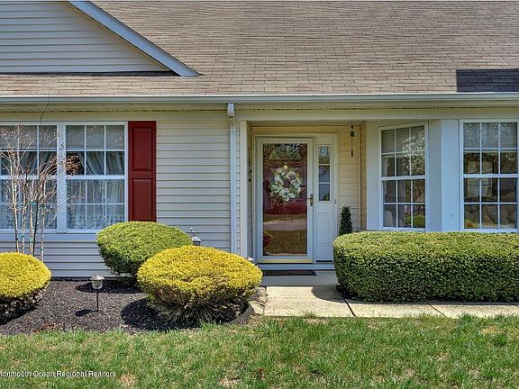 5th image of 2621 Lancaster Ln