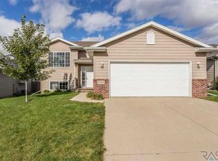 5716 W Hemlock Dr, Sioux Falls, SD 57107