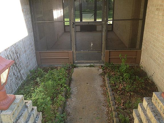 Small Courtyard perfect for a garden leading into breezeway / greenhouse