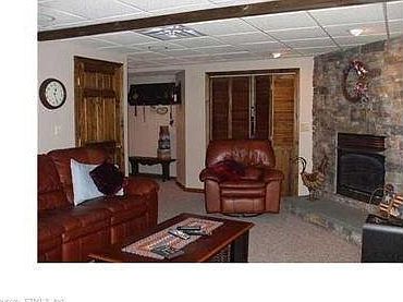 Finished Basement w/ Gas Fireplace
