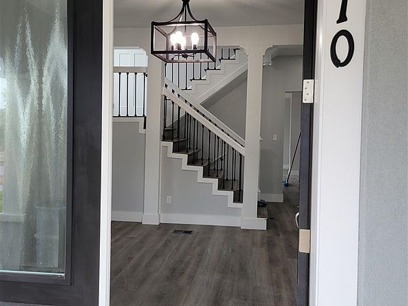 3rd image of 410 S Lea Ave