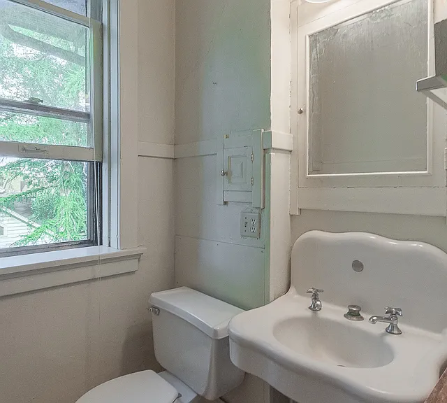 130 E Gorham St — Photo 5