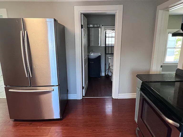 113 E 9th St #1 — Photo 7