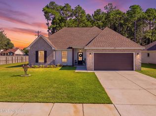880 Leeward Dr, Biloxi, MS 39532