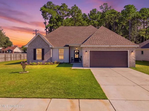 880 Leeward Dr, Biloxi, MS 39532