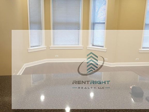 4th image of 1353 N Ashland Ave #2F