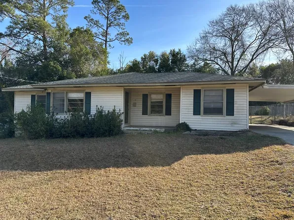 210 Grady Ave N, Douglas, GA 31533