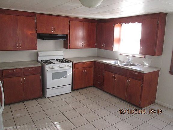5th image of 852 1st St NW #1