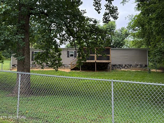 2nd image of 2005 Neubert Rd