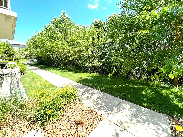 1028 Ashley Ct N #1B — Photo 25