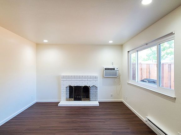 2nd image of 1582 Albatross Dr #4