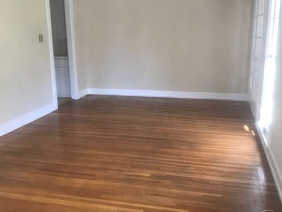 4th image of 938 N Martel Ave #10115094
