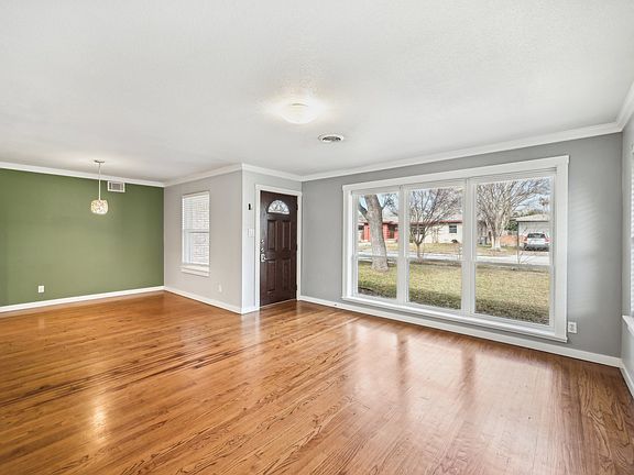 3rd image of 2344 Highwood Dr