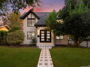 300 Queen Anne Ct, San Antonio, TX 78209