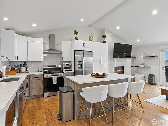 5th image of 2000 NE 27th Street