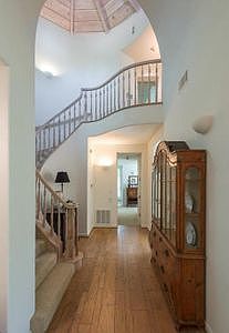 3rd image of 464 Meadowbrook Dr