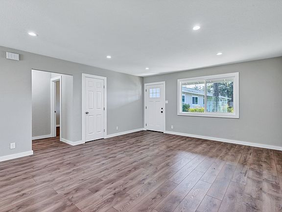 2nd image of 306-330 S Minahen St #324