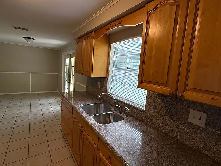 2717 Tina Ln — Photo 7