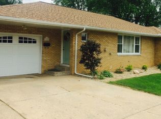1606 N 4th St, Pekin, IL 61554