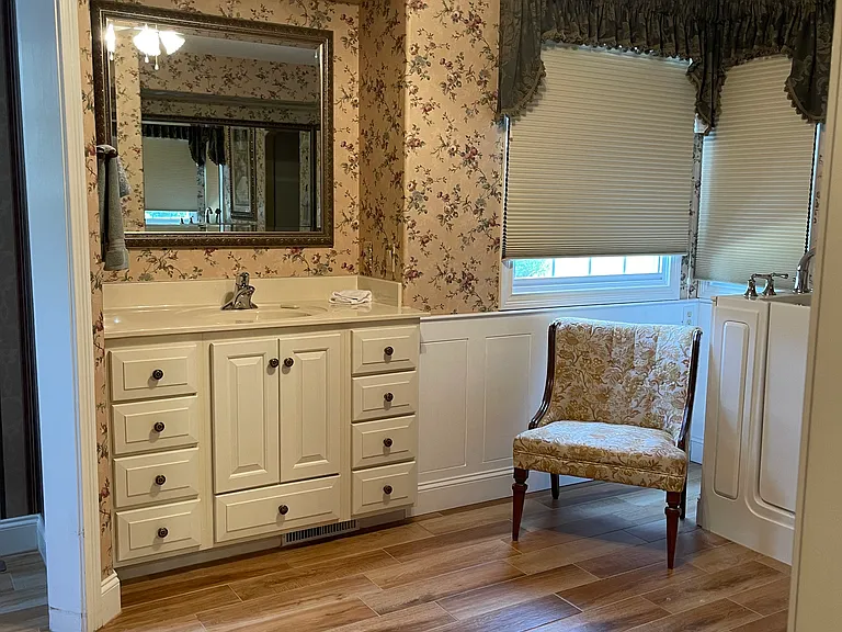 Arrowhead Dr — Photo 19